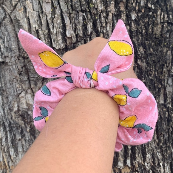 3-Set Scrunchies - Picture 2 of 3